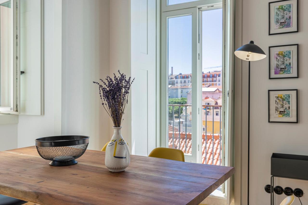 Glamorous 3Bdr Apartment In City Center By Lovelystay Lisbon Exterior photo
